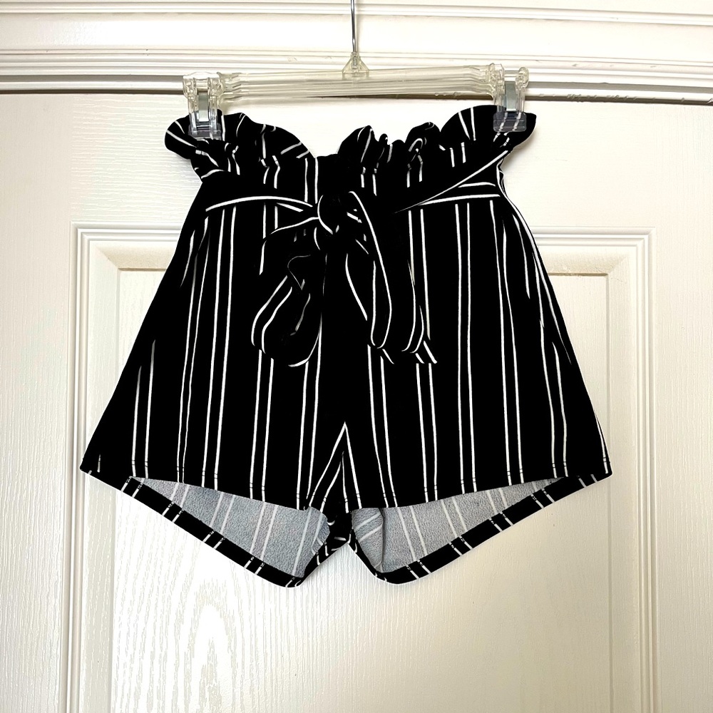 Windsor Black and White Stripped Shorts Size S